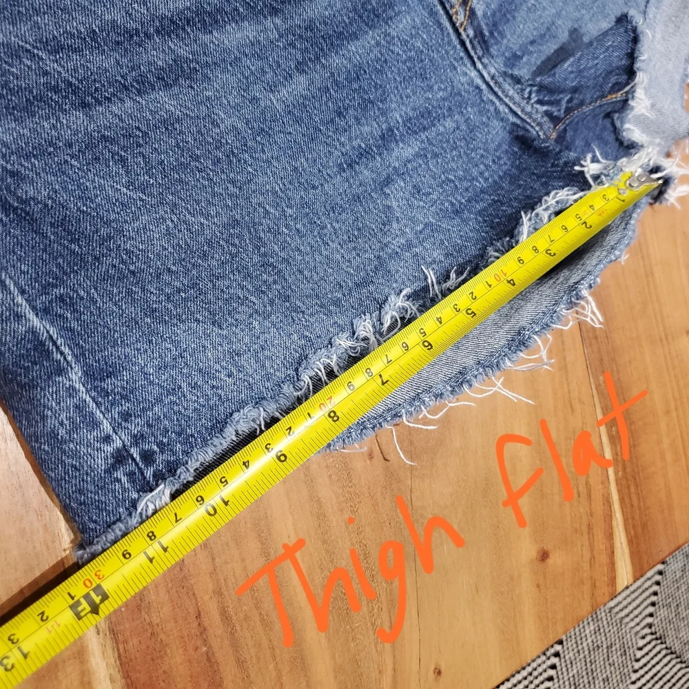 LEVIS (ARITZIA) 501 High Rise Denim Shorts Cut Offs - Picture 10 of 15